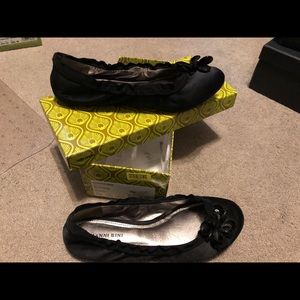 Black Giani Bini flats worn 1 time in Black satin